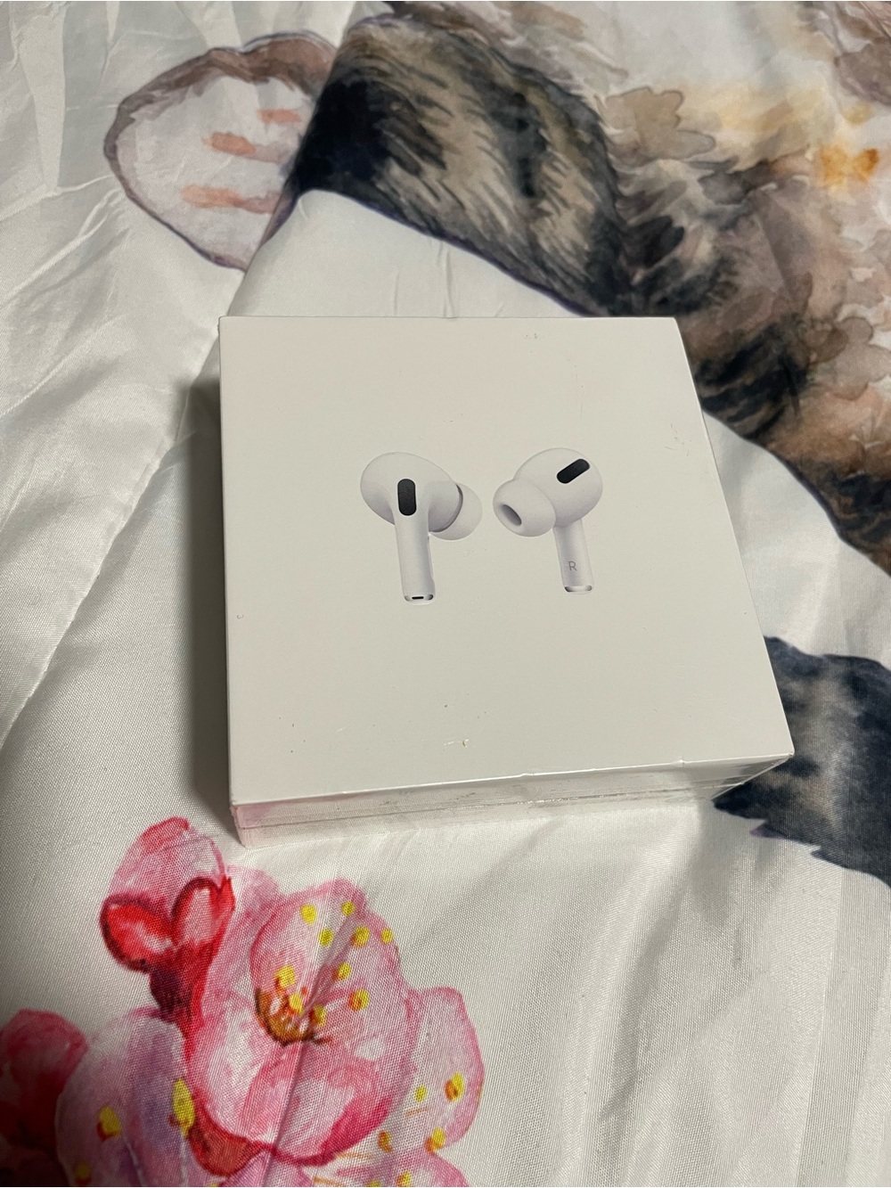 Apple AirPods Pro with Wireless Charging Case - White